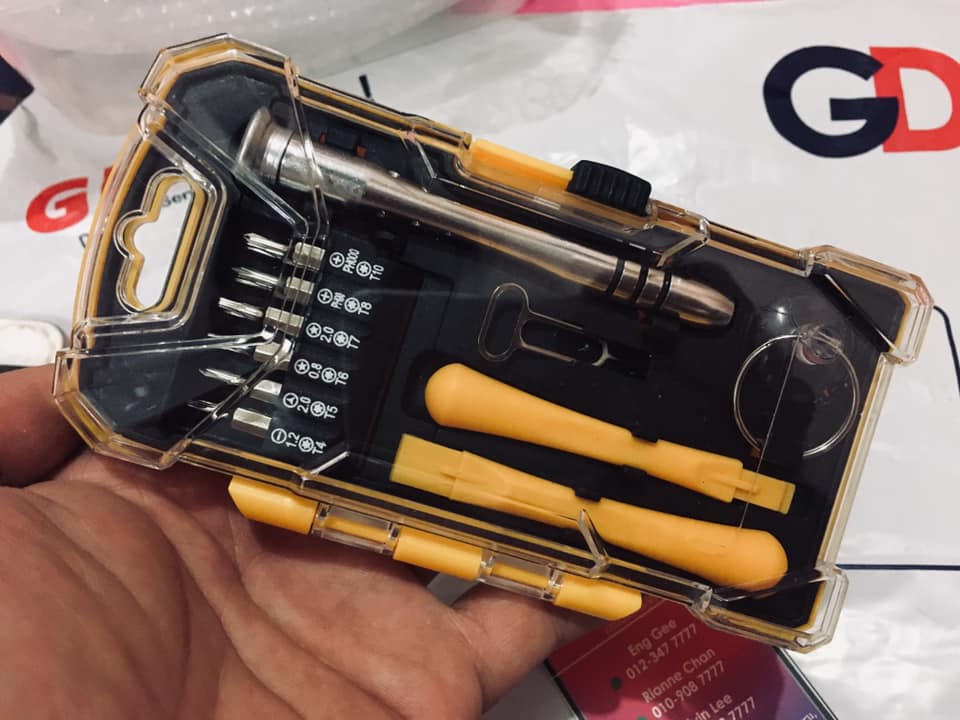 Peralatan khas untuk membaiki telefon.